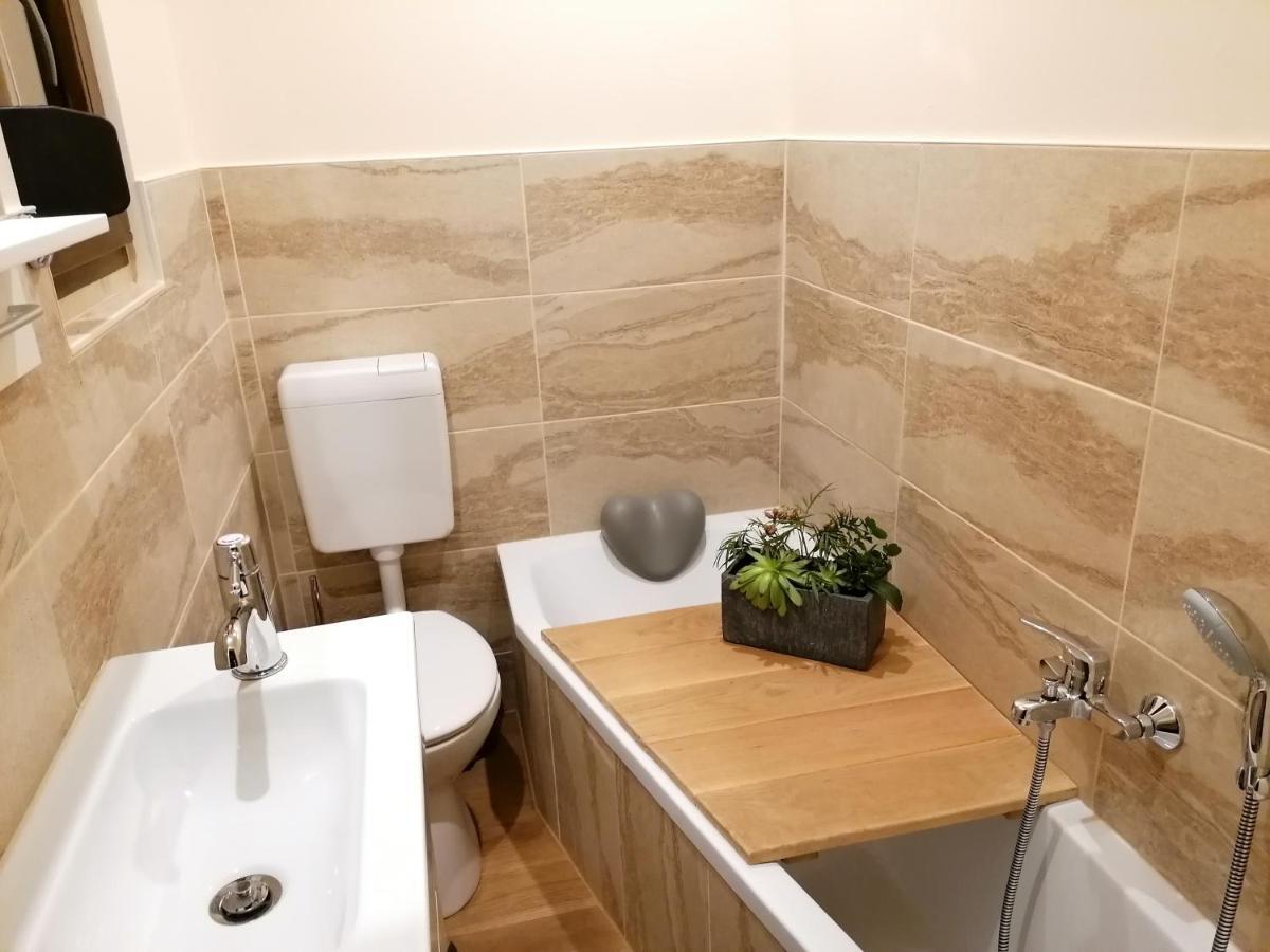 Apartment Gnubbel Am Wald Weisswasser Esterno foto